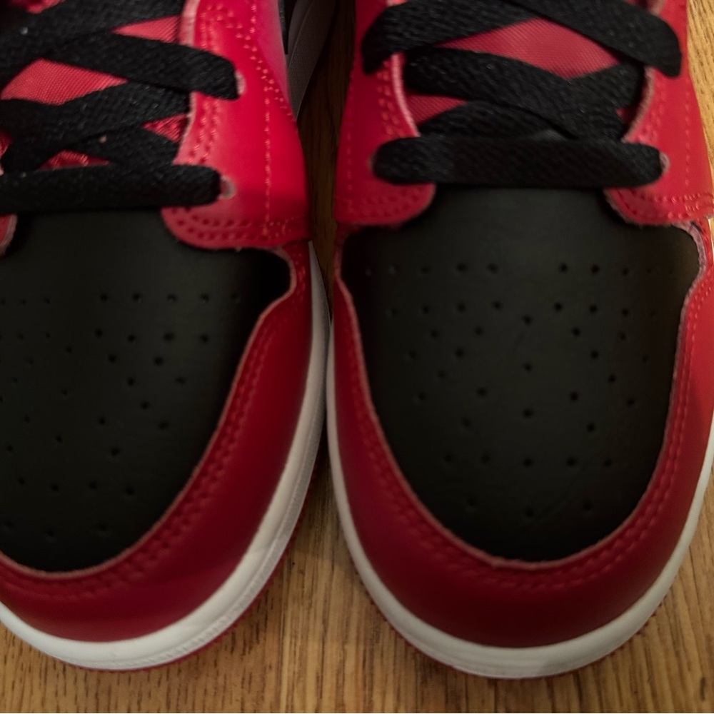 Nike Air Jordan 1 Mid reverse Bred Red/Black, size 5.5Y Rare - Picture 10 of 11